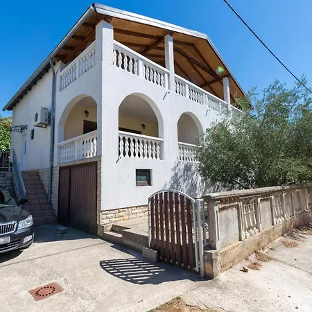Lovely Apartment In Susnjar Ii, Krusevo With Wifi Lejlighed *